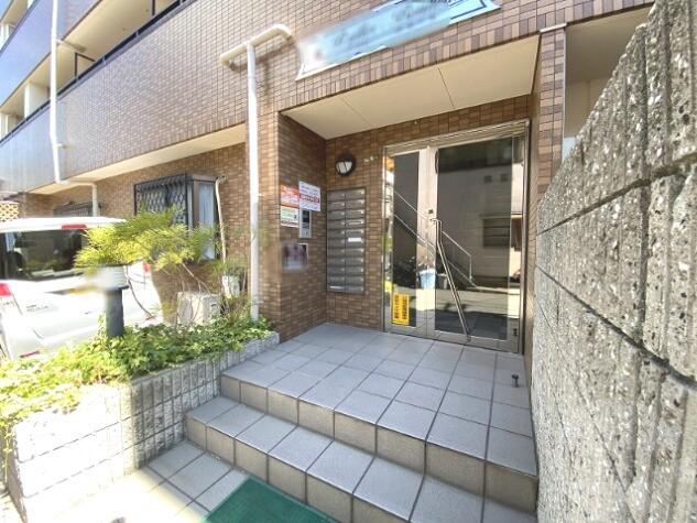 20/29 エントランス