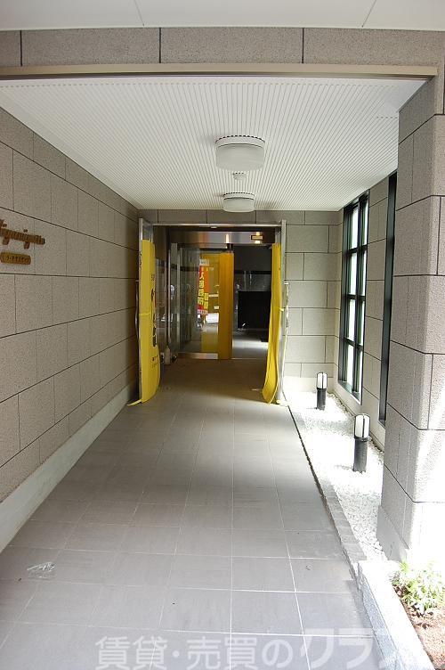 28/30 エントランス