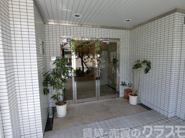 28/30 エントランス