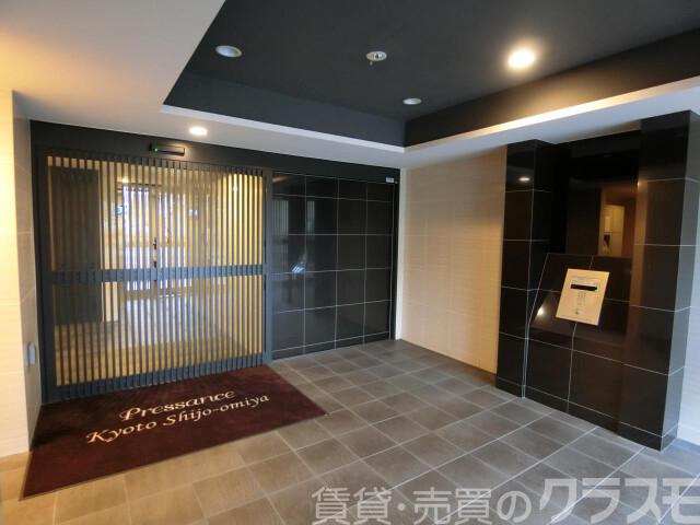 28/30 エントランス