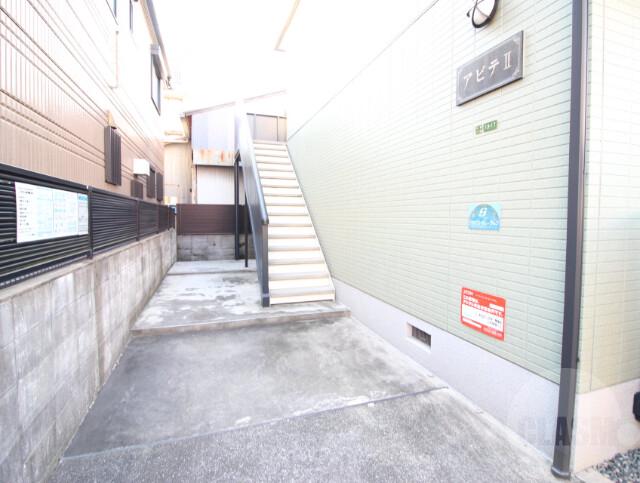 19/30 エントランス