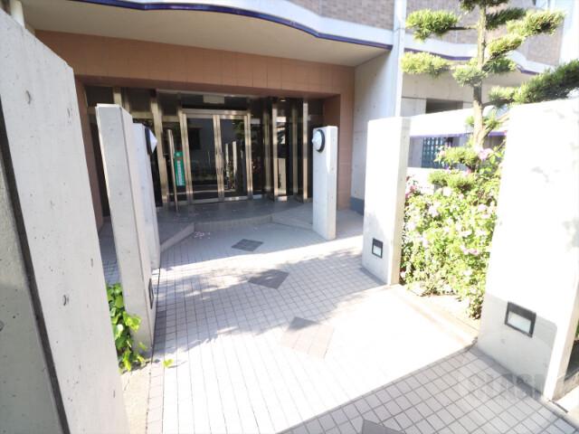 22/30 エントランス