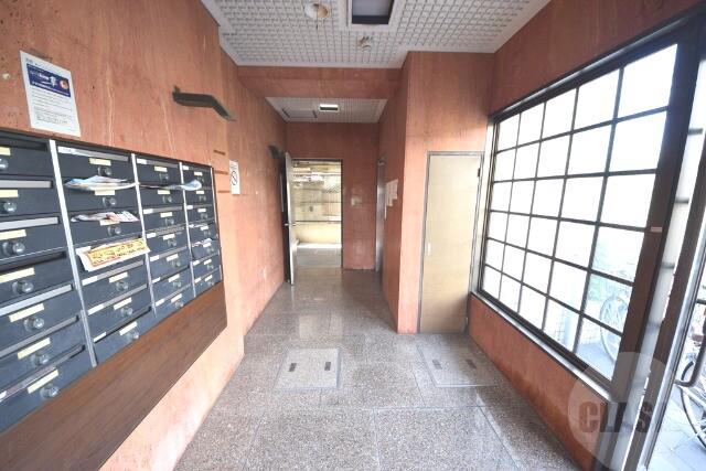 18/27 エントランス