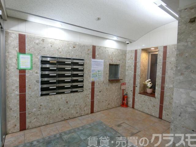 27/30 エントランス