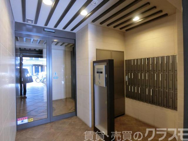 28/30 エントランス