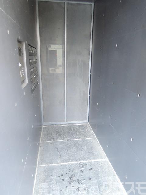 2/2 エントランス