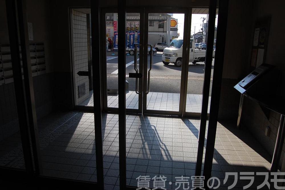 28/30 エントランス