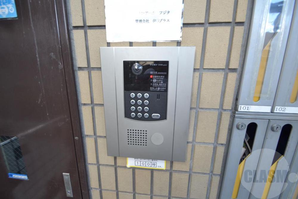 21/30 エントランス