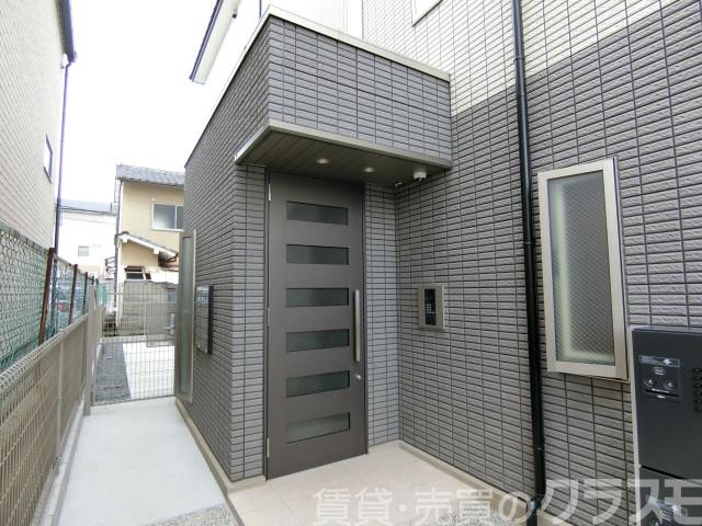 27/30 エントランス