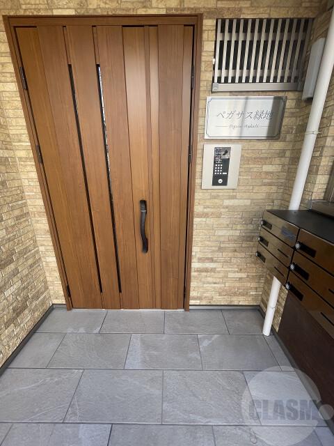 19/30 エントランス