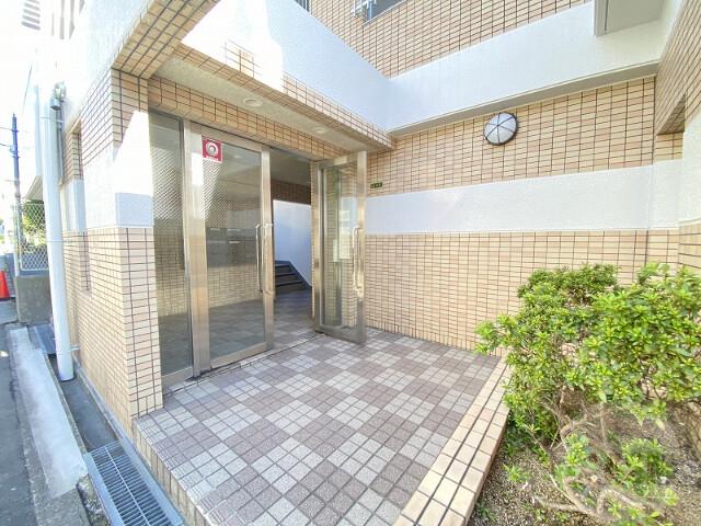 19/30 エントランス