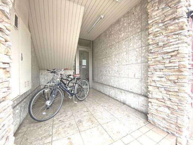 22/30 エントランス