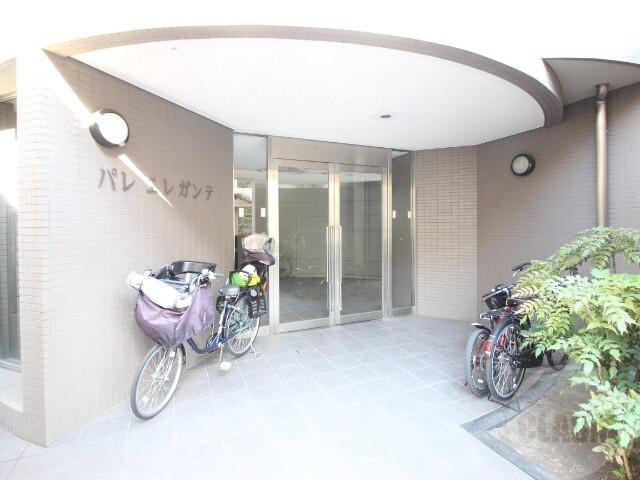 22/30 エントランス