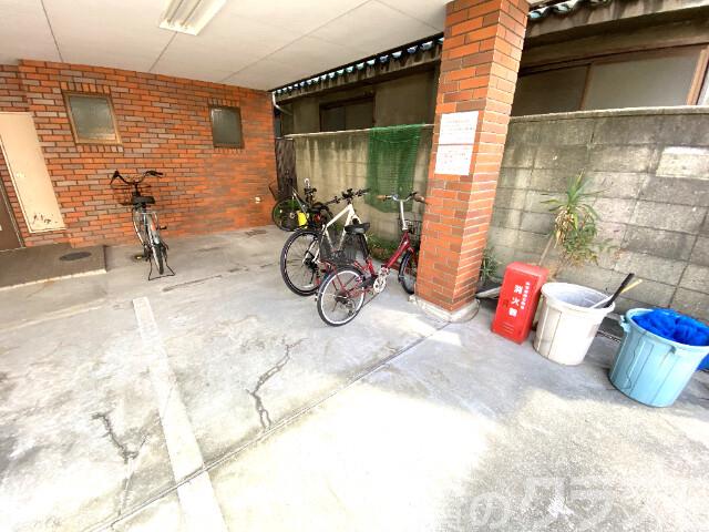 18/23 エントランス