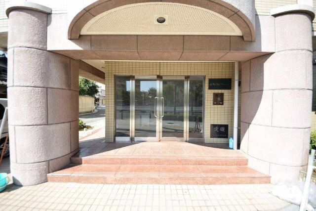 21/30 エントランス