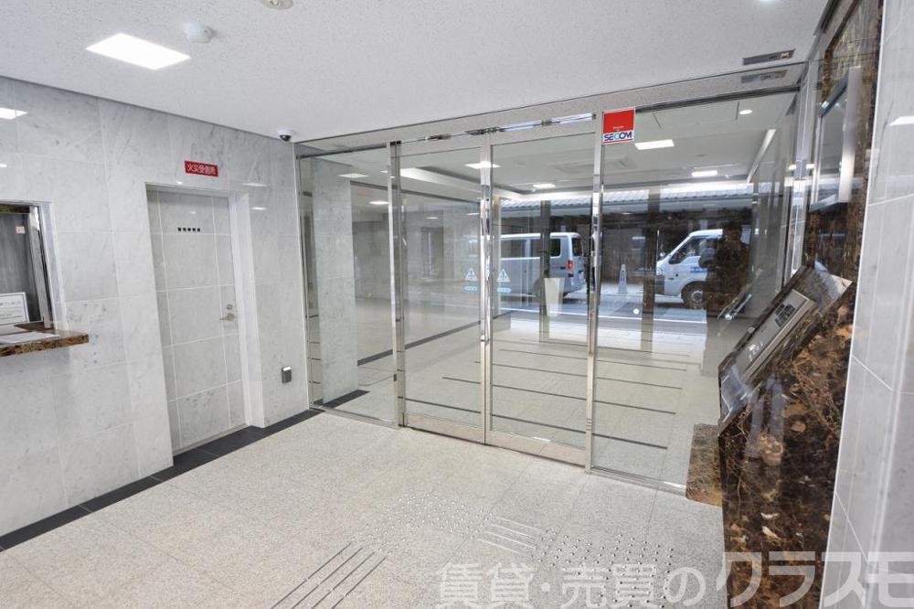 28/30 エントランス