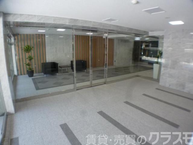 27/30 エントランス