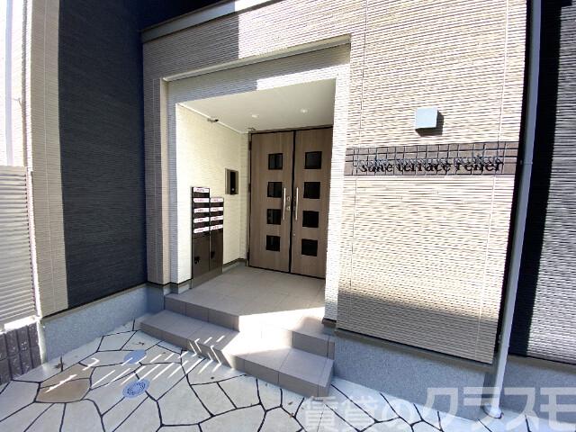 18/24 エントランス