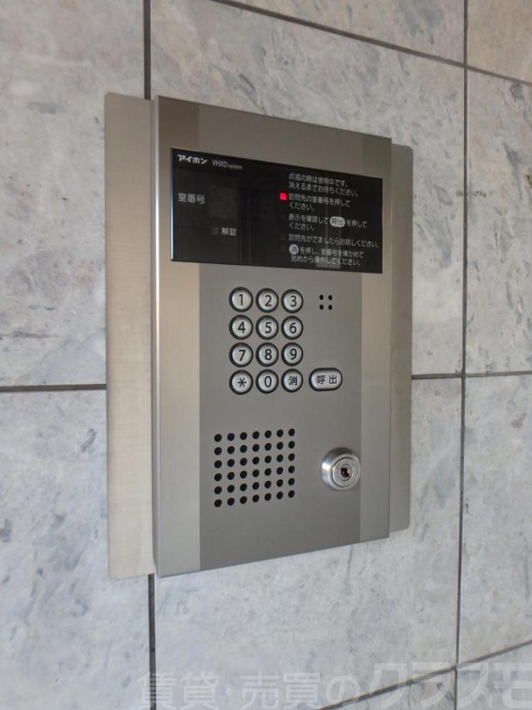 18/26 エントランス