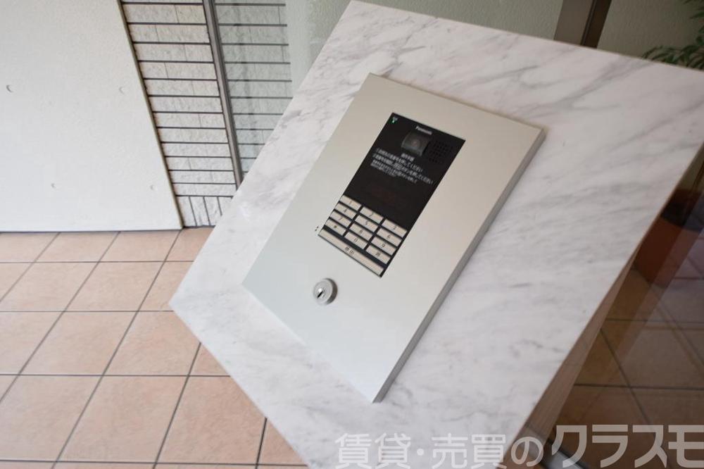 28/30 エントランス