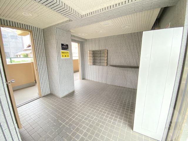 19/30 エントランス