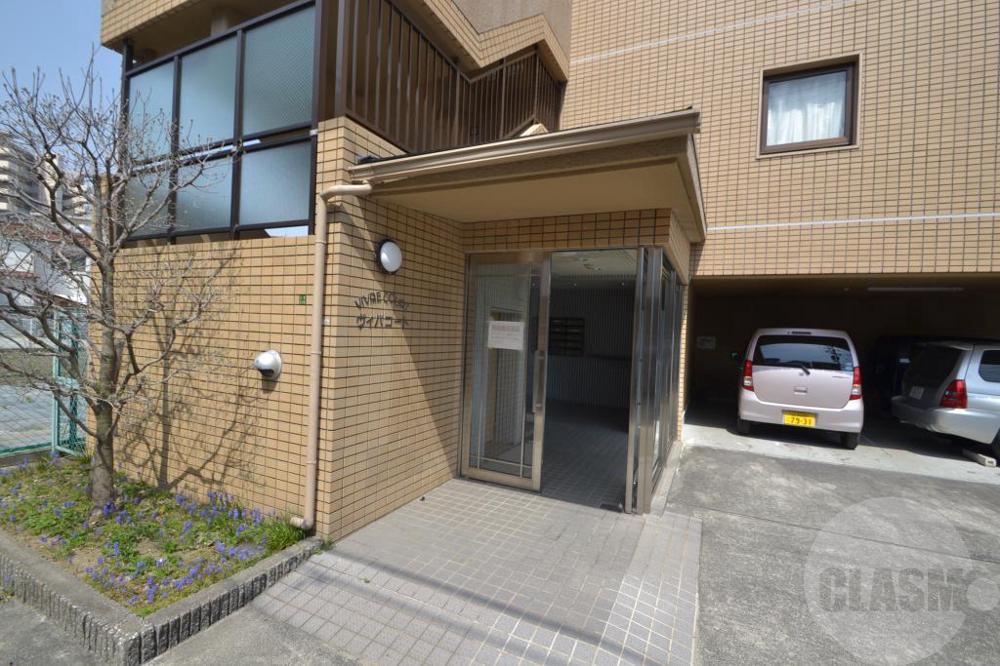 20/30 エントランス