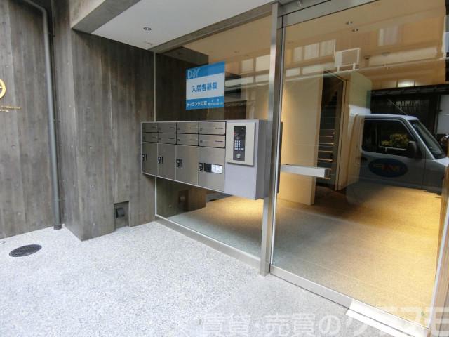 28/30 エントランス