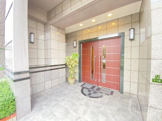 21/30 エントランス