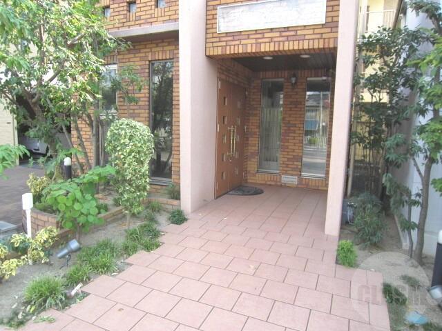 18/30 エントランス