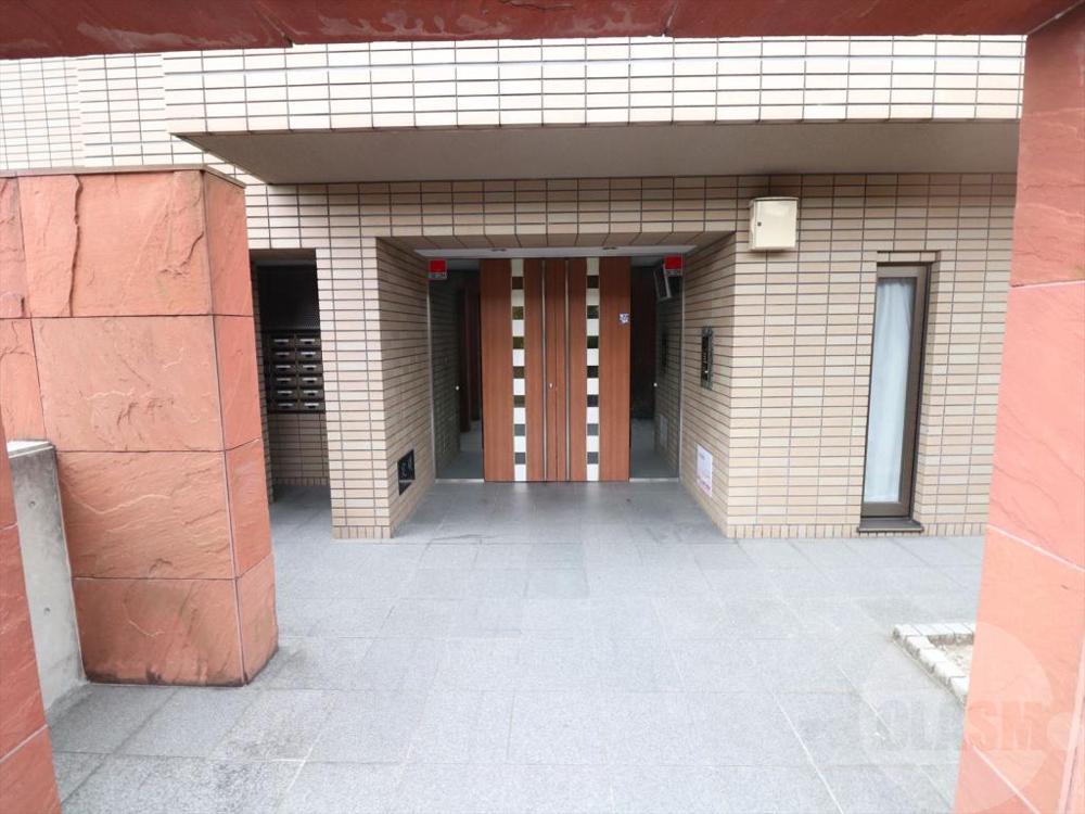 22/30 エントランス