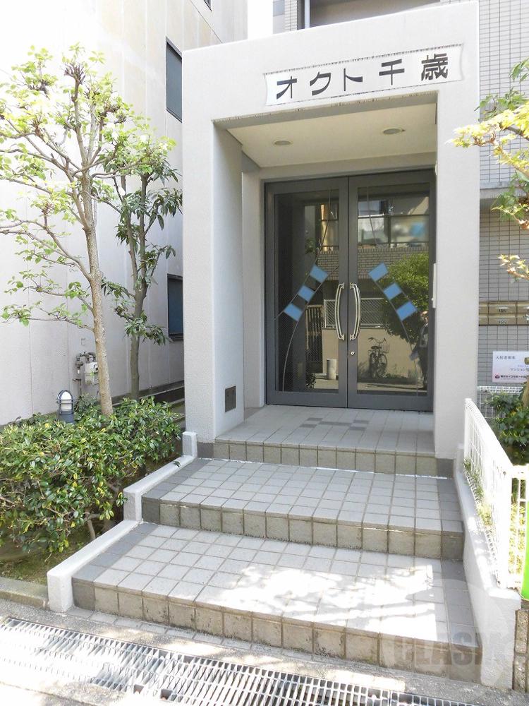 21/30 エントランス