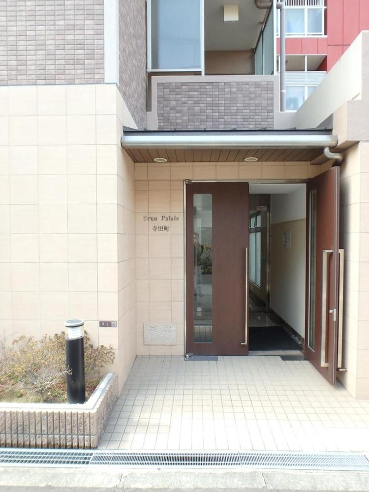 20/29 エントランス