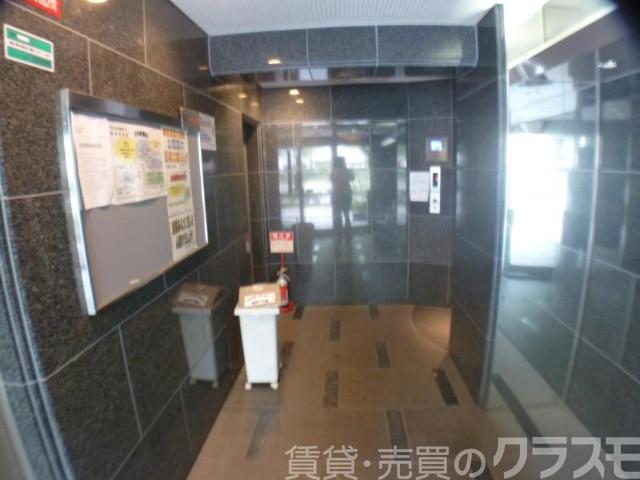 21/30 エントランス