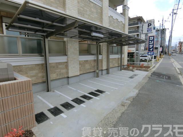 28/30 駐車場