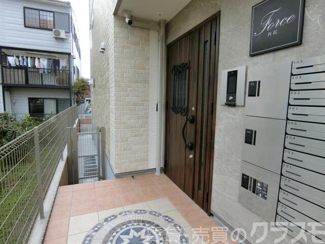 27/30 エントランス