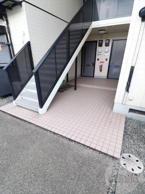 18/26 エントランス