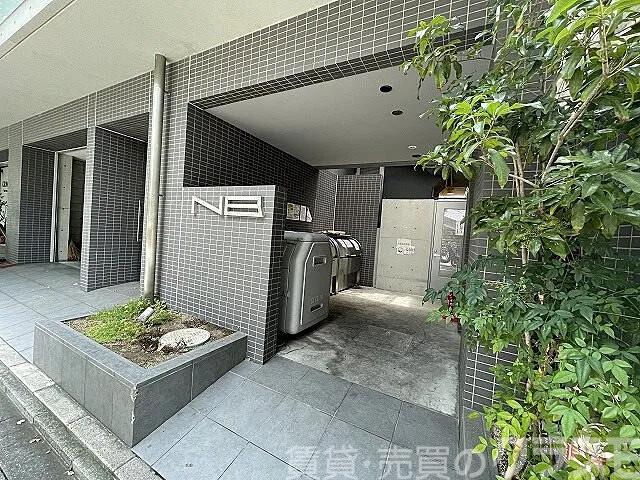 19/30 エントランス