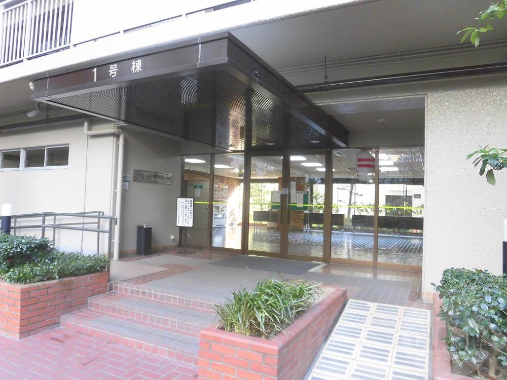 21/30 エントランス