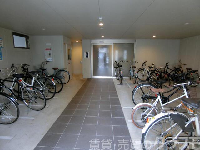 28/30 エントランス