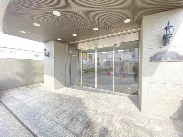 16/25 エントランス