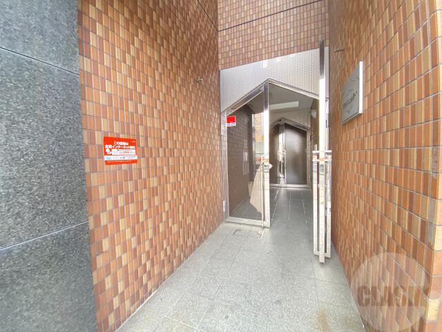 23/30 エントランス