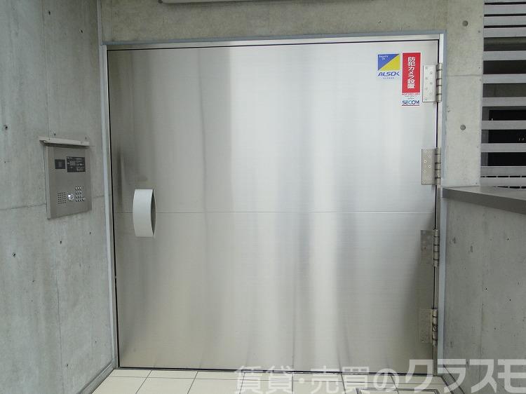 28/30 エントランス