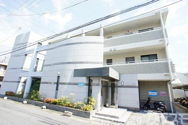 23/30 エントランス