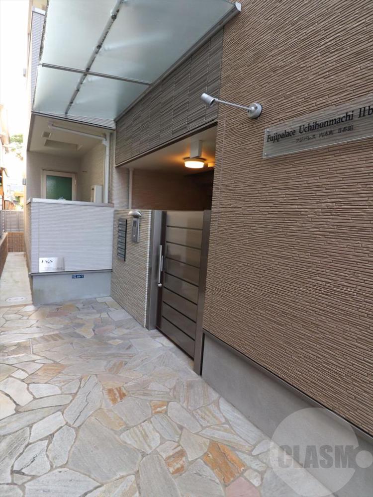 22/30 エントランス