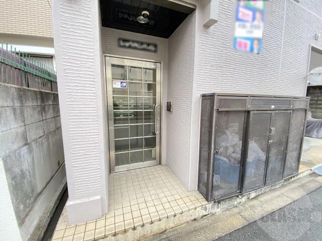 21/30 エントランス