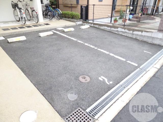 22/27 駐車場