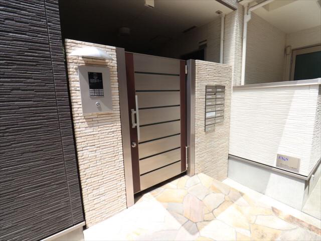 22/30 エントランス