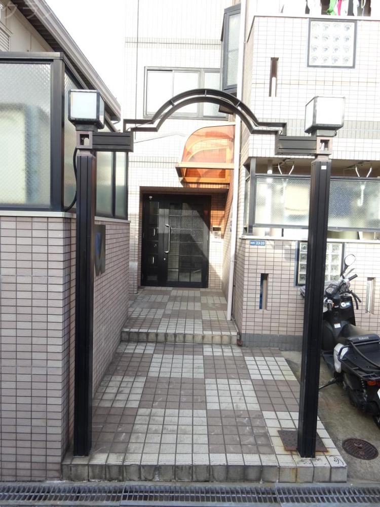 21/26 エントランス