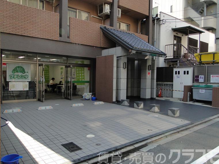 28/30 エントランス