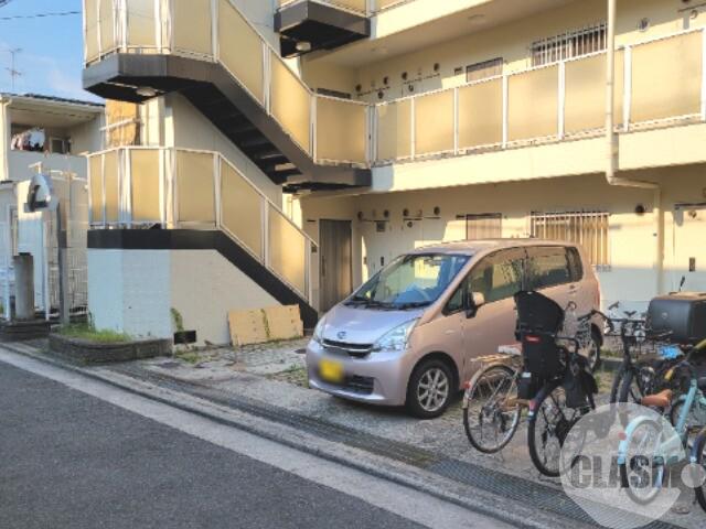 21/28 駐車場